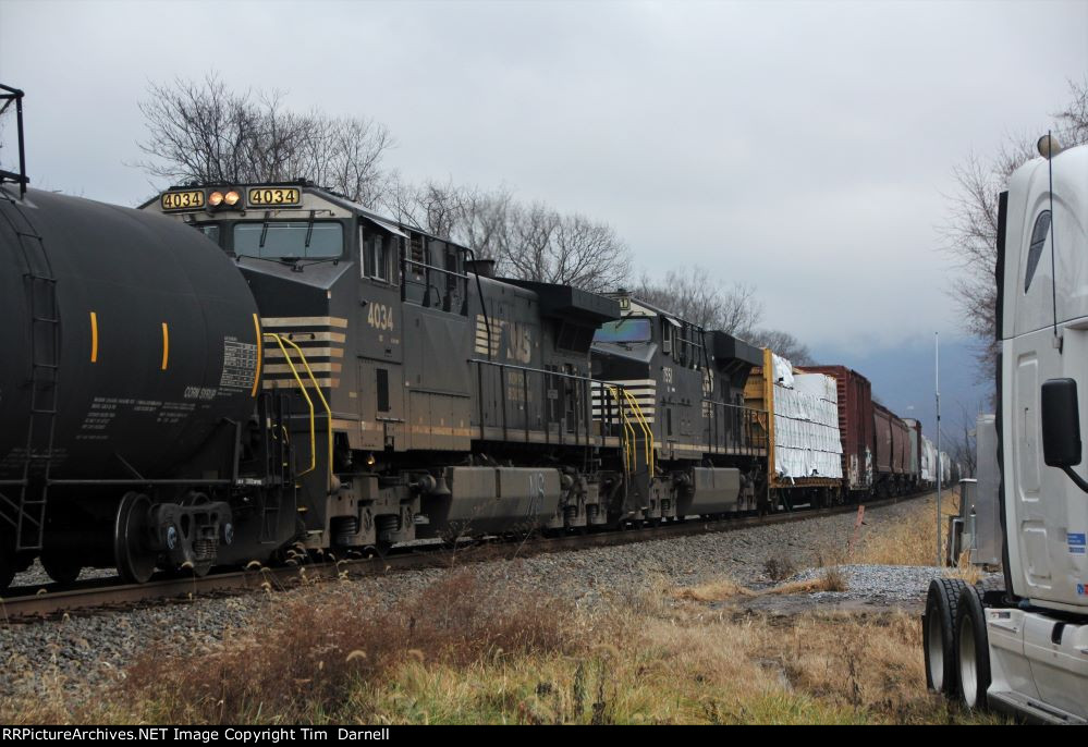 NS 4034, 7551 dpu's on tied down train